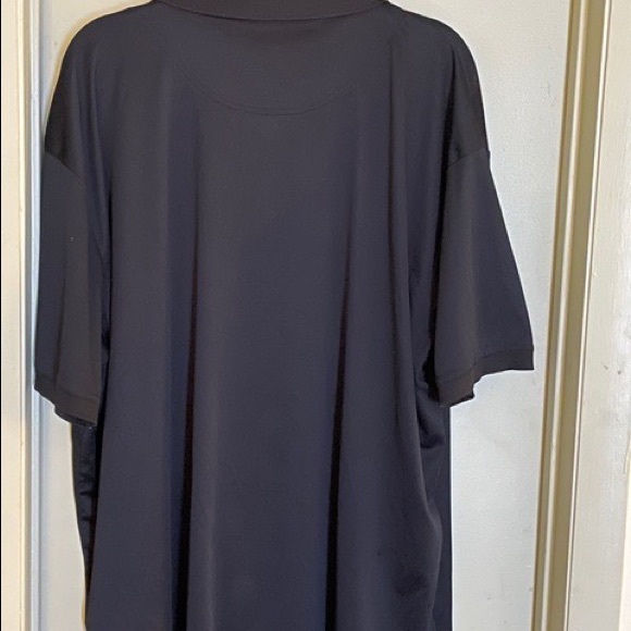 A Short Sleeve Dress Shirt - Picture 2 of 3